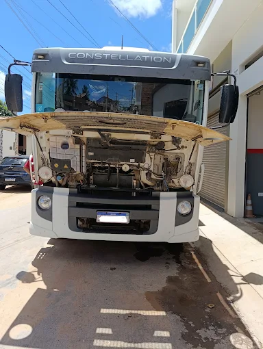 Caminhão de linha pesada em manutenção
